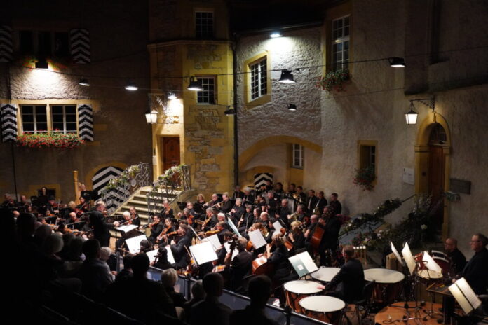 Orchesterfoto_Murten Classics © Milea Henning Der Wuppertaler Klangkörper spielte beim renommierten Schweizer Sommerfestival. Foto: Milea Henning