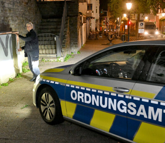 Einsatz auf dem Wochenmarkt: Wenn das Ordnungsamt morgens um fünf in Neviges startet