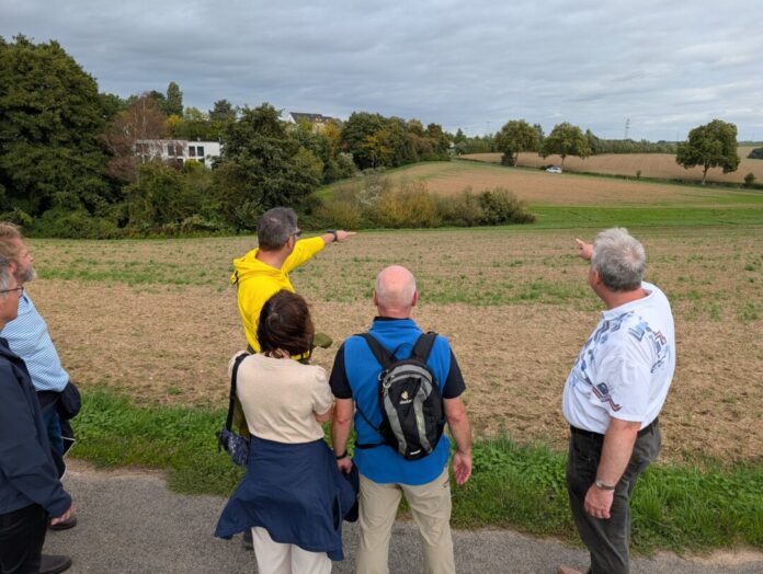 Bei einem Ortstermin konnten sich Teilnehmer Eindrücke verschaffen. Foto: FDP Mettmann Bei einem Ortstermin konnten sich Teilnehmer Eindrücke verschaffen. Foto: FDP Mettmann