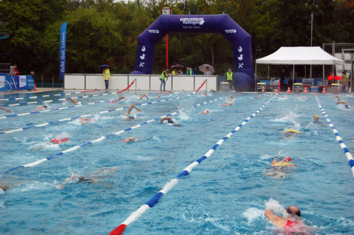 SWR-Triathlon 2026-Schwimmen-1 Beim Schwimmen waren die Regenschauer ohnehin egal Foto: Oliver Kubanek