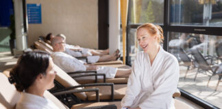 After-Work-Sauna: Termine bis ins Frühjahr stehen fest Auch in der Saison 2026/27 findet im Allwetterbad wieder regelmäßig die After-Work-Sauna statt. Foto: Ansgar Werrelmann/Stadtwerke Ratingen