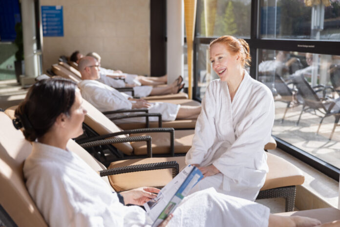 Auch in der Saison 2026/27 findet im Allwetterbad wieder regelmäßig die After-Work-Sauna statt. Foto: Ansgar Werrelmann/Stadtwerke Ratingen Auch in der Saison 2026/27 findet im Allwetterbad wieder regelmäßig die After-Work-Sauna statt. Foto: Ansgar Werrelmann/Stadtwerke Ratingen