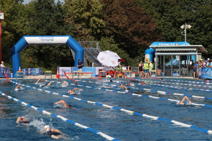 Stadtwerke Ratingen Triathlon Zeitgleich mit dem Stadtwerke Ratingen Triathlon im Freibad Angerbad endet dort traditionell die Badesaison. Foto: Ingo Kutsche/Leichtertriathlon e. V.