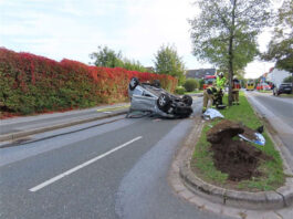 Unfall mit Überschlag in Wülfrath: Polizei ermittelt gegen Fahrer Am Dienstagvormittag überschlug sich ein Auto, die Insassen blieben leichtverletzt. Foto: Polizei