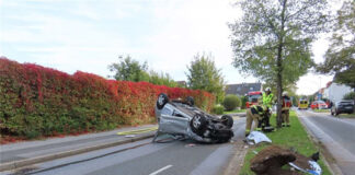 Unfall mit Überschlag in Wülfrath: Polizei ermittelt gegen Fahrer Am Dienstagvormittag überschlug sich ein Auto, die Insassen blieben leichtverletzt. Foto: Polizei