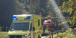 Frontalzusammenstoß in Mettmann: Person stirbt noch an der Unfallstelle / Zwei weitere Schwerverletzte