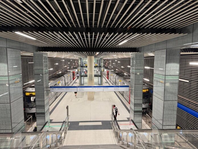 Neue Stadtbahnverbindung zum Flughafen Düsseldorf Die neue Station "Flughafen Terminal" der Stadtbahn am Flughafen Düsseldorf. Für eine schnelle Verbindung zwischen Hauptbahnhof und dem Airport soll die neue Linie U80 sorgen.