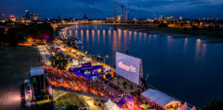 Besucherrekord in Düsseldorfs Open-Air-Kino am Rhein Das Open-Air-Kino in Düsseldorf war ein echter Besuchermagnet. Foto: D.Live/Kai Kuczera