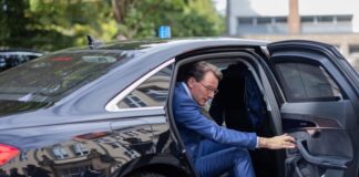 Dienstwagen-Check 2026: Wüst gehört zu den Schlusslichtern Die Deutsche Umwelthilfe erteilt der nordrhein-westfälischen Landesregierung weiterhin die Rote Karte für zu viele klimaschädliche Dienstwagen. (Archivbild)