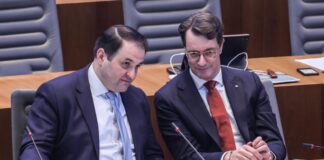 Wüst als Kanzler? Liminski rückt in NRW ins Rampenlicht Liminski gilt als exzellenter Politikmanager und Stratege in der NRW-Staatskanzlei. (Archivbild)