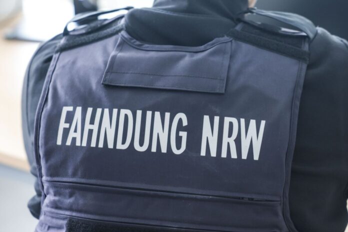 Landesamt zur Bekämpfung der Finanzkriminalität (LBF) Mit einer großangelegten Razzia gehen Behörden gegen ein System von Scheinfirmen vor. (Archivbild)