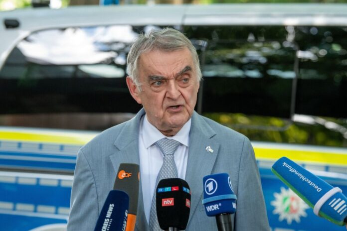 Festnahme nach Sabotage am Stromnetz - Statement Reul Der NRW-Innenminister berichtete dem Landtag.