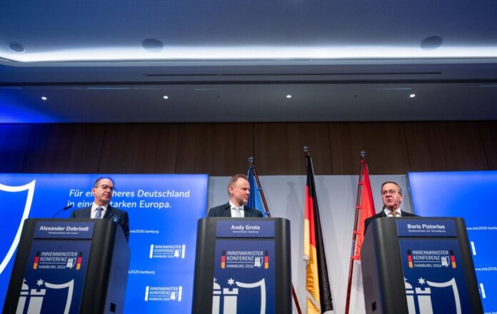 Innenministerkonferenz 2026 Was Firmen oder Sicherheitsfirmen mit Spezialfähigkeiten künftig erlaubt sein soll, um wichtige Einrichtungen zu schützen, werde aktuell innerhalb der Bundesregierung und mit den Ländern besprochen, heißt es aus dem Bundesinnenministerium. (Archivbild)