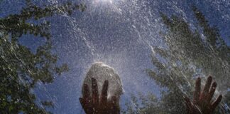 «Cooles NRW»: Köln testet Maßnahmen gegen Hitze An heißen Tagen kann Wassernebel für Abkühlung sorgen. (Symbolbild)
