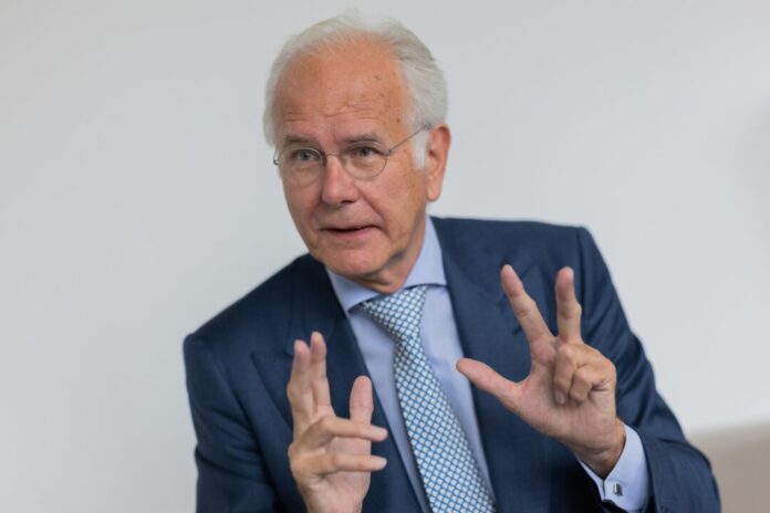 Harald Schmidt Harald Schmidt fände es toll, wenn sich seine Wahlheimat Köln um Olympische Spiele in Deutschland bewerben dürfte (Archivbild).