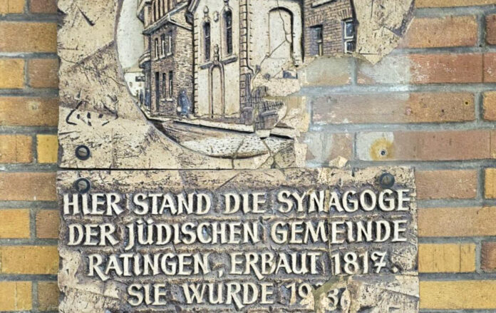 Der sichtbare Schaden an der Gedenktafel. Foto: Heinz Der sichtbare Schaden an der Gedenktafel. Foto: Heinz
