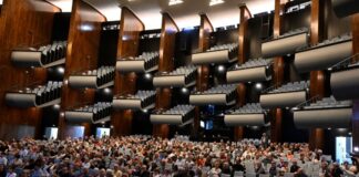 Kölner Bühnen zurück: Eröffnungsfest nach langer Sanierung Die Sanierung von Oper und Schauspielhaus in Köln wird an diesem Wochenende mit einem großen Fest gefeiert.