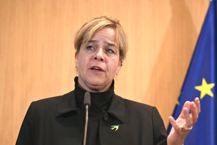 Mona Neubaur NRW-Vizeministerpräsidentin Mona Neubaur (Grüne) äußert sich zur Berliner Landespolitik. (Archivbild)