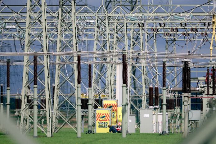 Umspannwerk Dormagen Am Umspannwerk bei Dormagen entdeckte ein Spaziergänger einen verdächtigen Gegenstand.