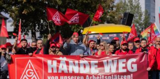 Bundesweiter Auto-Aktionstag: Demo auch in Düsseldorf An einer Demonstration zum bundesweiten Auto-Aktionstag nahmen in Düsseldorf laut IG Metall rund 1.300 Menschen teil.