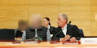 Anklage beschreibt jahrelange Gewalt in Behindertenheim Drei leitende Mitarbeiter und ein Arzt sind angeklagt, weil sie das System der ungerechtfertigten Übergriffe angeordnet und ermöglicht haben sollen.