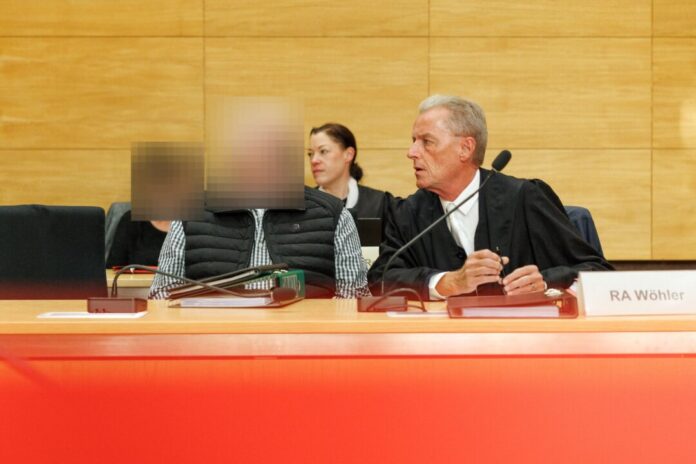 Prozess um Freiheitsberaubung in einer Behinderten-Einrichtung Drei leitende Mitarbeiter und ein Arzt sind angeklagt, weil sie das System der ungerechtfertigten Übergriffe angeordnet und ermöglicht haben sollen.