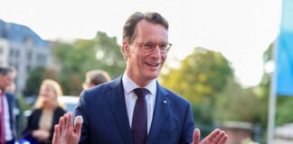 Wüst: «Ich möchte Ministerpräsident bleiben» Wo immer er hinkommt, überall wartet auf Hendrik Wüst dieselbe Frage.