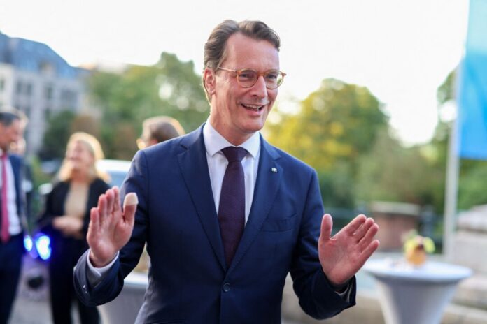 Ministerpräsident Wüst beim Ständehaus-Treff Wo immer er hinkommt, überall wartet auf Hendrik Wüst dieselbe Frage.