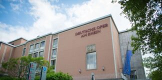 Saisonstart an Oper Düsseldorf fällt aus – Technische Mängel Das in die Jahre gekommene Opernhaus in Düsseldorf kämpft mit technischen Problemen. (Archivbild)