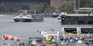 Rhein-Anrainer fordern mehr Bundesmittel für Wasserstraßen Vier Bundesländer haben ein gemeinsames Papier zum Erhalt der Wasserstraßen unterzeichnet.