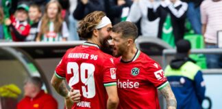 Noch ohne Sandro Wagner: Hannover 96 schlägt Bochum Jubel bei Hannover 96: Marcel Hartel (r) freut sich zusammen mit Kolja Oudenne über sein Tor zum 2:0 gegen den VfL Bochum.
