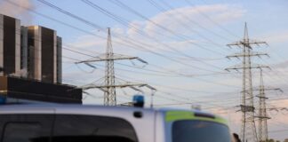 Sabotage am Stromnetz: Suche nach Verdächtigem dauert an Seit dem Nachmittag suchte die Polizei rund um das Kraftwerk Weisweiler bei Aachen nach dem Verdächtigen.