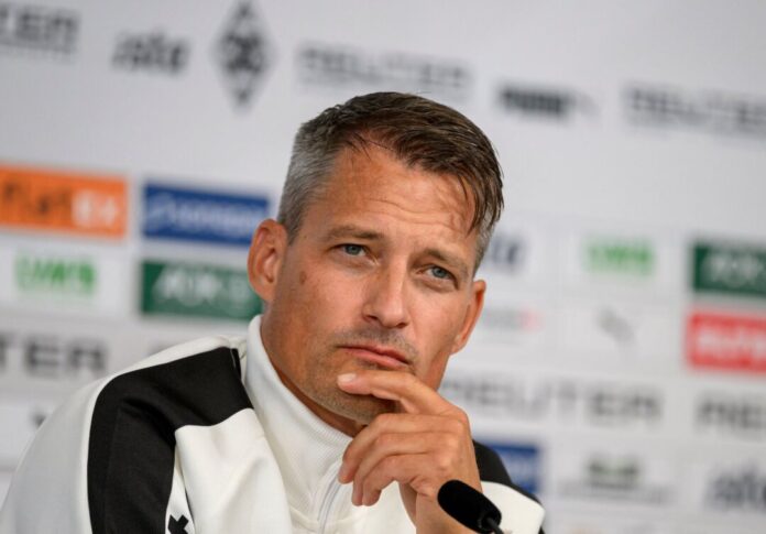 Neuer Trainer bei Borussia Mönchengladbach Alexander Blessin gewinnt seine Trainerpremiere bei Gladbach.
