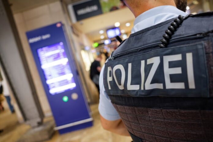 Polizeikontrollen am Kölner Hauptbahnhof Bei einer Routinekontrolle ging der Polizei ein mehrfach gesuchter Mann in die Maschen. (Symbolbild)