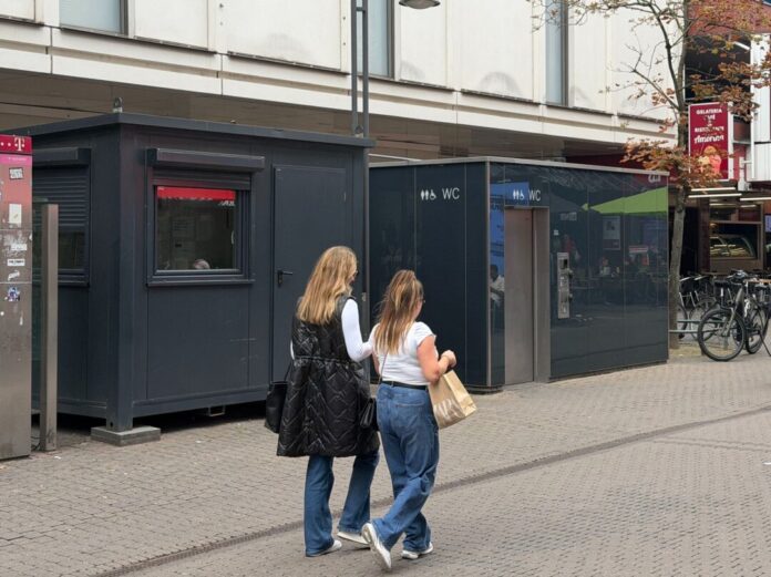 Öffentliche Toilette in Köln Diese Toilette in der Kölner Innenstadt wird ständig bewacht - und das ist ganz schön teuer.