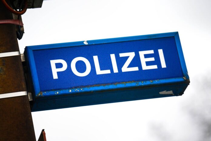 Polizeidienstelle Mehr als 30 Jahre nach dem Vorfall wird wieder aktiv nach dem Täter gesucht. (Symbolbild)