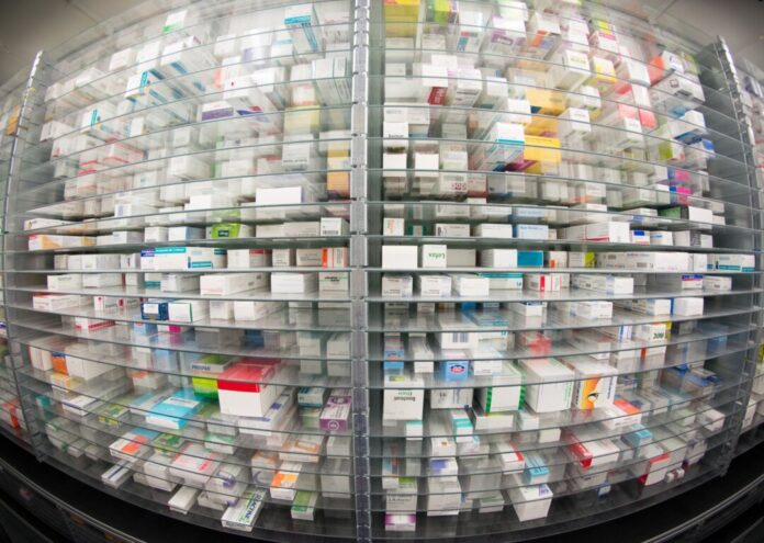 Arzneimittel in der Apotheke Medikamente illegal abgegeben? (Symbolbild)