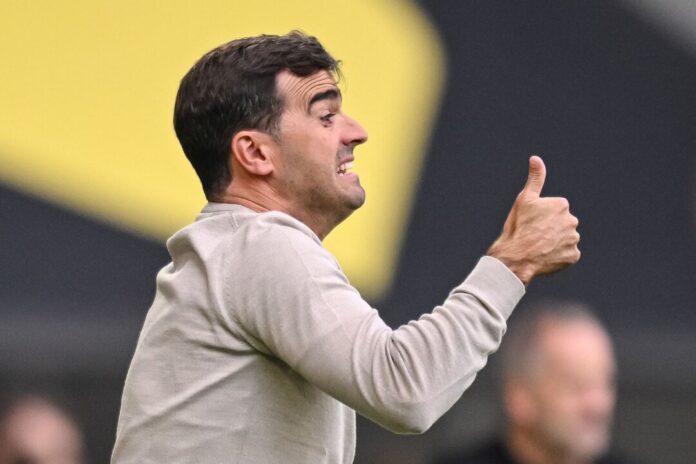 Carles Martínez steht vor seinem ersten Europa-League-Spiel als Trainer von Bayer Leverkusen. (Archivbild) 