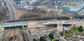 Mehr Tempo für marode Brücken – NRW setzt auf Innovationen Ein Gewirr aus Brücken: Das Kreuz Kaiserberg in Duisburg. (Archivbild)