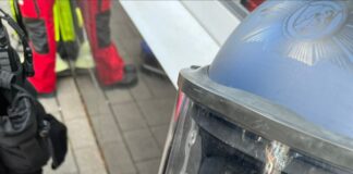 Mit Stahlkugeln beschossen – Elf verletzte Polizisten Die Helme der Einsatzkräfte wurden mit Stahlkugeln beschädigt.