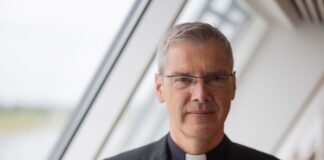 Bischof Wilmer mahnt zu Versöhnung statt Polarisierung Bischof Heiner Wilmer: «Es ist eure Freiheit, die Polarisierungen nicht weiterzutreiben, sondern Versöhnung zu stiften.» (Archivbild)