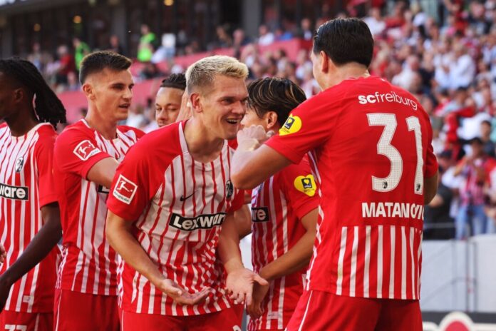 SC Freiburg - Bor. Mönchengladbach Freiburger Freude über den perfekten Saisonstart.