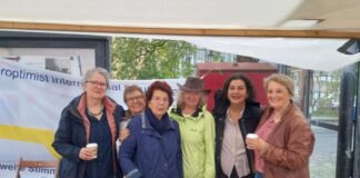 Büchermarkt in Langenberg bringt 400 Euro für soziale Projekte ein Die engagierten Frauen an ihrem Bücherstand: 400 Euro kamen am Ende für den guten Zweck zusammen. Foto: Soroptimist International Club Heiligenhaus-Velbert