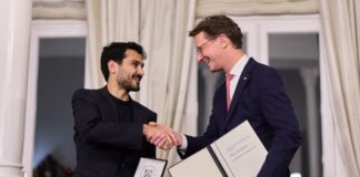 Wüst verleiht Toleranz-Medaille an Fußballer Gündogan Gündogan sollte den Preis eigentlich schon im vergangenen Jahr bekommen. Jetzt wurde das nachgeholt.