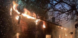Haus nach Brand nicht mehr bewohnbar Ein Einfamilienhaus ist nach einem Vollbrand unbewohnbar.