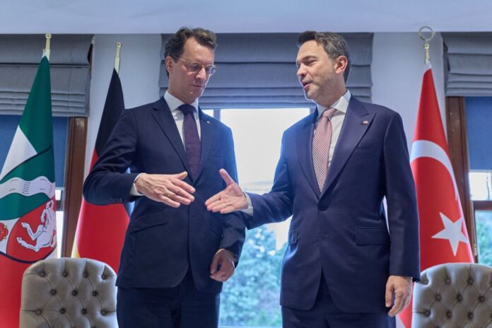 Türkeireise von Ministerpräsident Wüst Der letzte Tag der Türkei-Reise von NRW-Ministerpräsident Wüst steht im Zeichen der Wirtschaftsbeziehungen.