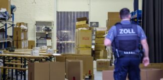 300 Millionen Euro Schaden: Großrazzia wegen Mogel-Handys Ein Schwerpunkt der Aktion lag in Nordrhein-Westfalen.