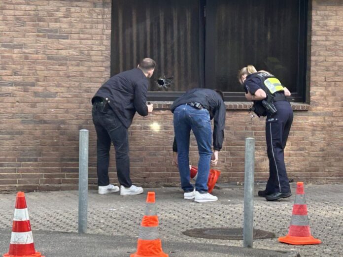 Schüsse auf Bar in Köln Erneut musste die Polizei wegen Schüssen in Köln ausrücken.