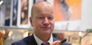 Zigarren und Zigarillos könnten viel teurer werden Zigarrenlobbyist Bodo Mehrlein hofft darauf, dass die Pläne für eine drastische Tabaksteuer-Anhebung überarbeitet und aufgeweicht werden.