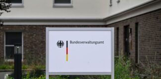 Gefälschte Naziopfer-Biografien – 32 Verdächtige im Visier Das Bundesverwaltungsamt. Hier eine Außenstelle in Brandenburg. (Archivbild)